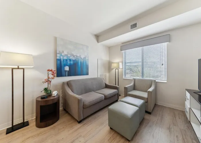 Chic 1 Bedroom I Pool I Gym!